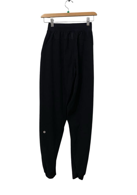 Lululemon Black Size 2 Jogger Almost New