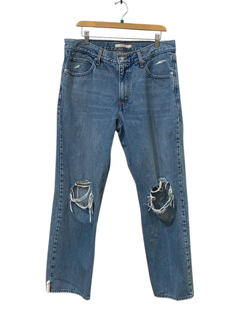 Levis Light Wash Size 32 Almost New